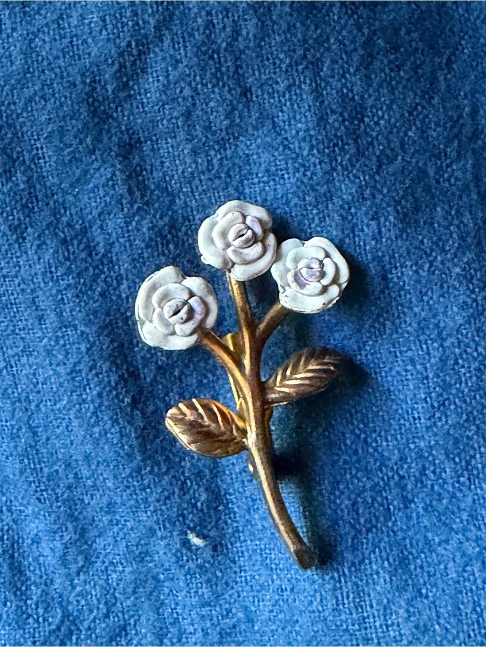 White Rose Trio Flower Brooch - Gold Stem Avon Vintage